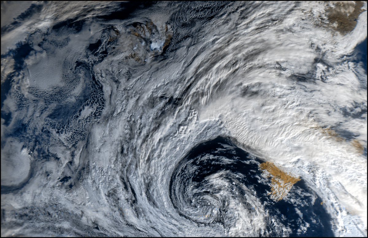 r_mcoy's tweet image. #MeteorM23 20º W #MeteorM24 61º W @Nooelec #qfh @SDRPlay #rsp1a @aang254 #satdump @AEMET_Cantabria  Pases del día con la espectacular borrasca sobre #Europaoccidental, Buenas noches!