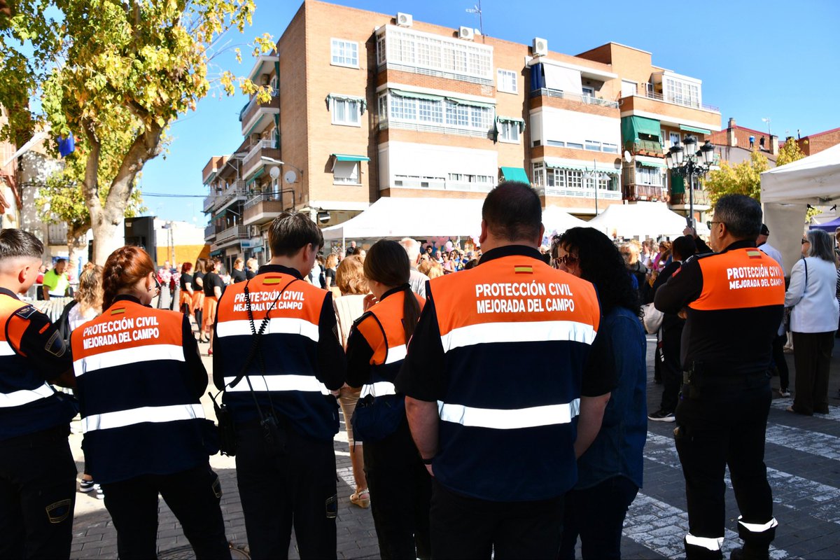 PCivilMejorada's tweet image. #Mejorada ayer sábado por la mañana estuvimos de servicio preventivo durante el VIII Encuentro de Asociaciones en la Pl. de España.

#LasProtesCuentan #PorTuSeguridad