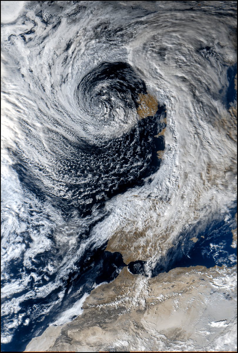 r_mcoy's tweet image. #MeteorM23 20º W #MeteorM24 61º W @Nooelec #qfh @SDRPlay #rsp1a @aang254 #satdump @AEMET_Cantabria  Pases del día con la espectacular borrasca sobre #Europaoccidental, Buenas noches!
