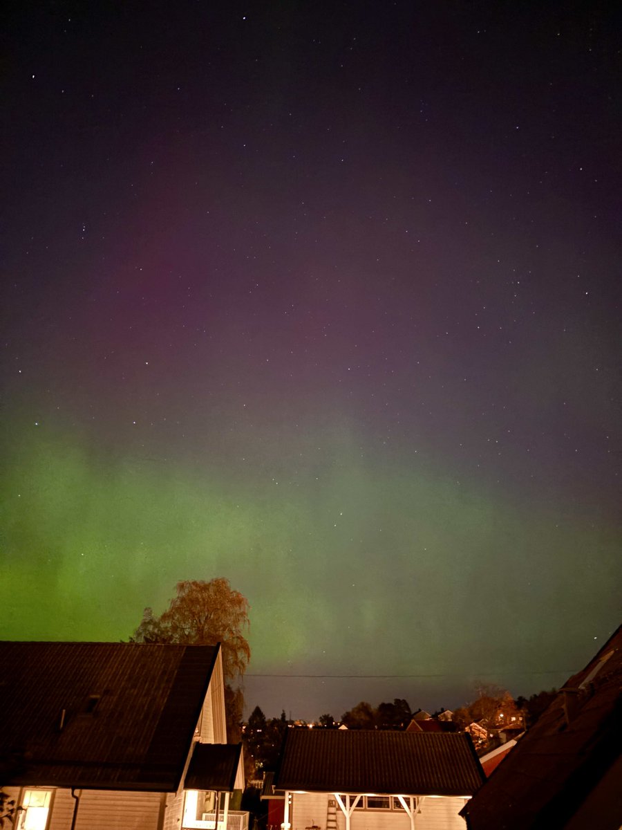 Lindisrmx's tweet photo. Promë.  #Auroraborealis https://t.co/cMRUrtDMQ6