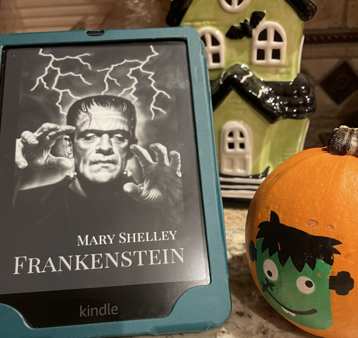 The pic that was supposed to go with the post, oops 

#booktwt #horrorreads #horrorbook #classicbook