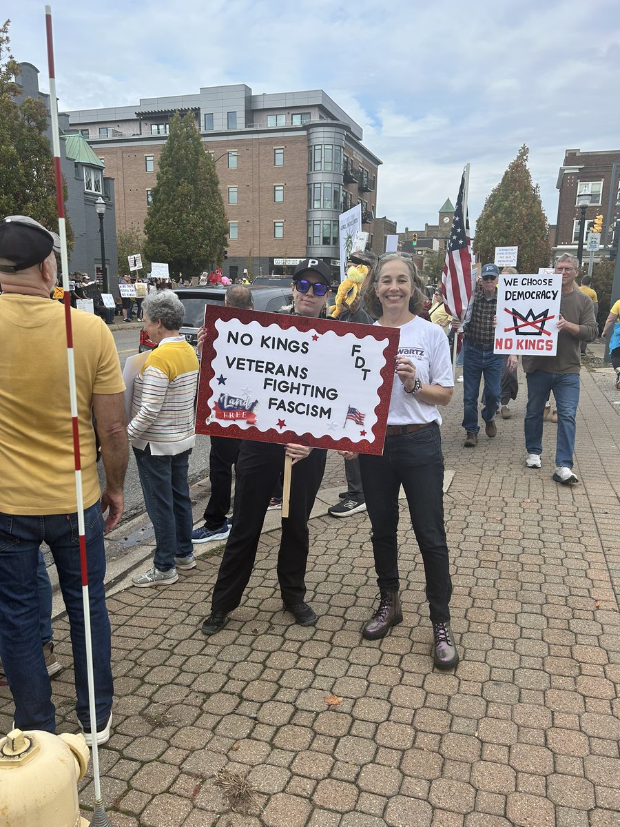 JessicaForMI's tweet image. Thank you @IndivisibleTeam for organizing No Kings protests all across Michigan’s Fourth District. We stopped at St. Joe, Holland, and South Haven yesterday. It was moving to see so many people standing up for our democracy.