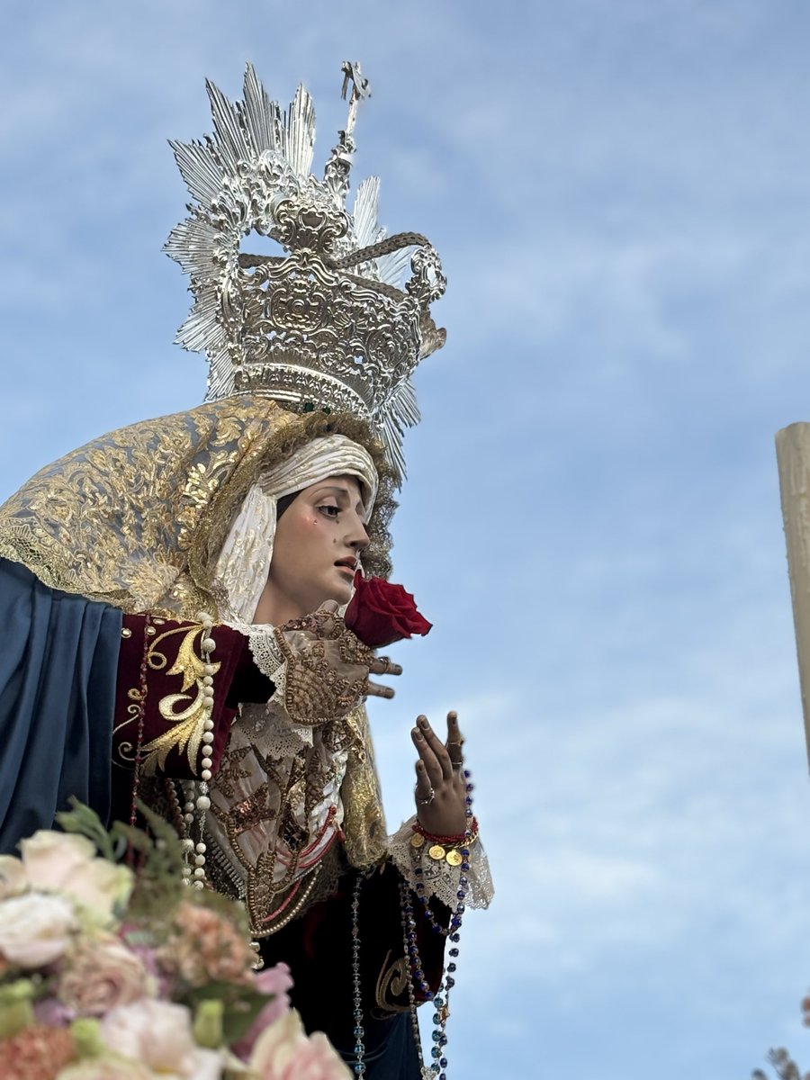 Sigue sus pasos Ntra Sra del Consuelo y Desamparo, la siguiente marcha en sonar será “Y en Triana la O”.
#SuenalaUMHispalense