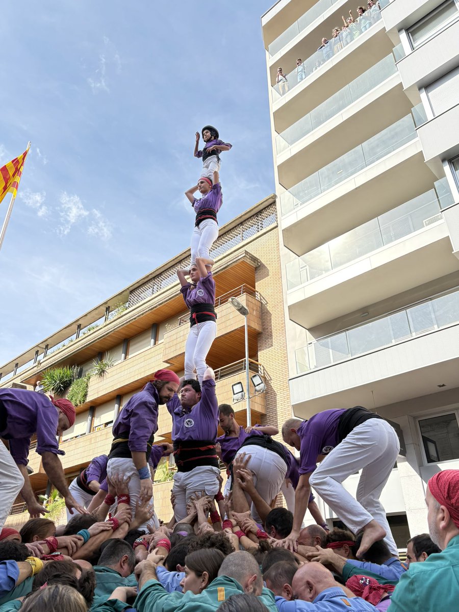 Colla Castellera de Figueres tweet media
