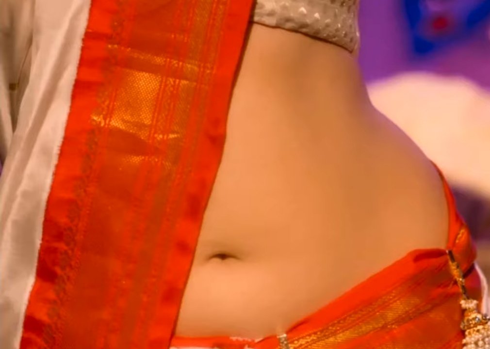 ReSudhar66270's tweet photo. The midriff of my Queens #AnushkaShetty and #Nayanthara ❤❤ https://t.co/mX8lZgWQDI