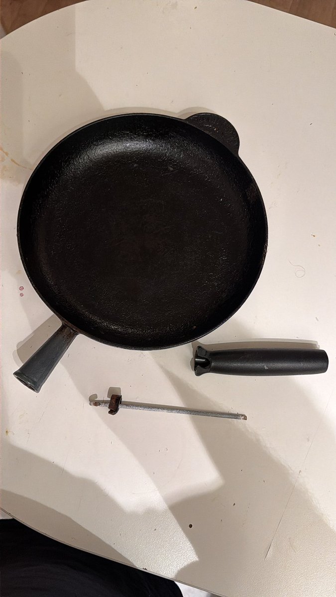 Oh no <a href="/lecreuset/">Le Creuset</a> the handle on my pan broken. Can you advise how I get another? X