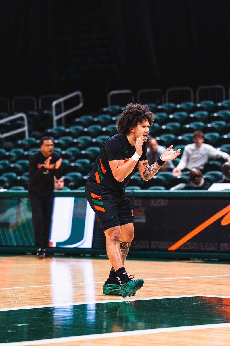 CanesHoops's tweet photo. Reps in the 305 ‼️🤝 https://t.co/aaXCnLWNos