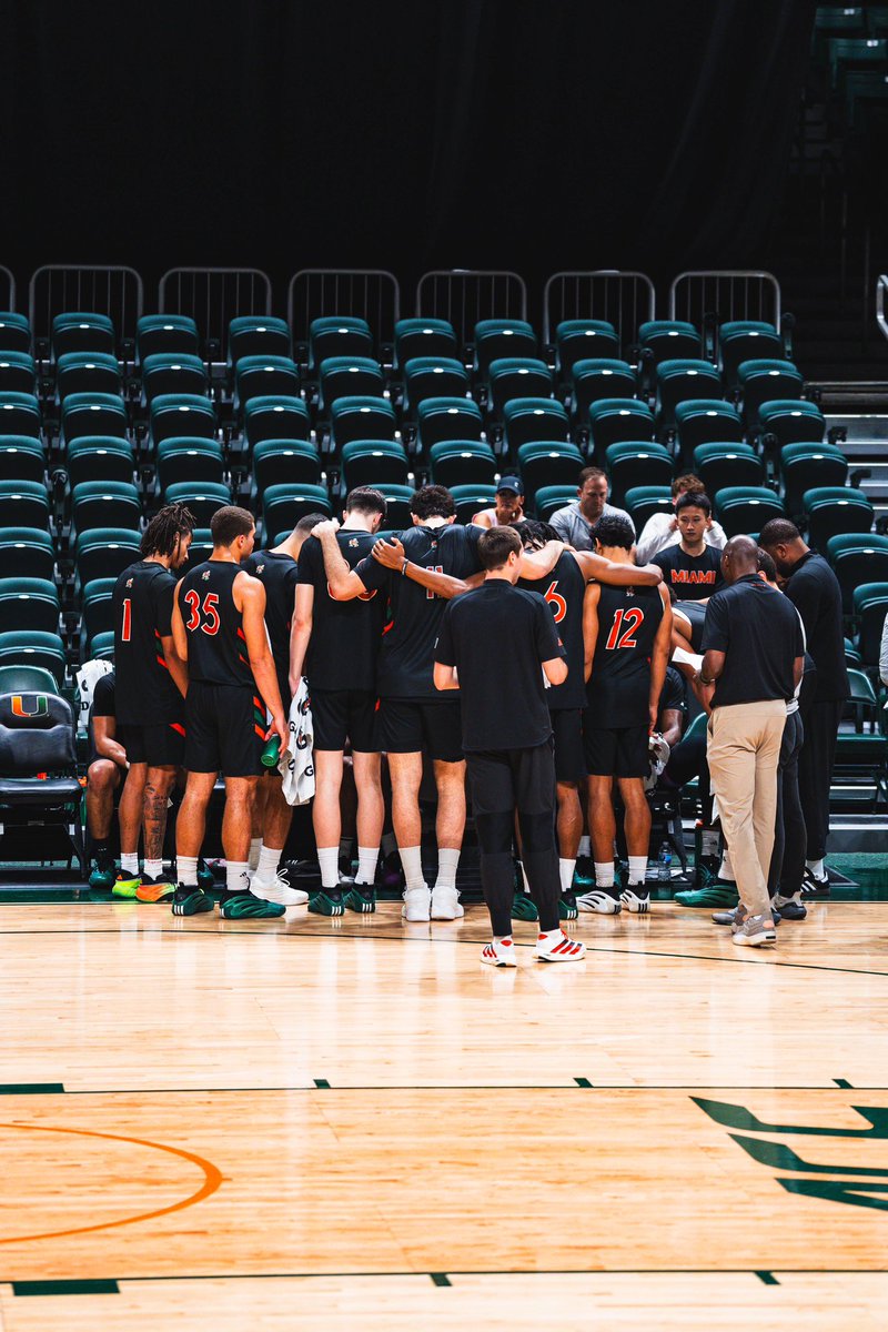 CanesHoops's tweet photo. Reps in the 305 ‼️🤝 https://t.co/aaXCnLWNos