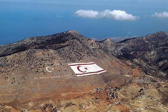 FiiTarih's tweet photo. Türkiye’de kürtçüler ve kürdistancılara alan açılırken, 

Kıbrıs’ta ise federasyoncular seçim kazandı. 

Sun Tzu der ki, 

“Ordunun bir bölümü zayıflarsa, bütün ordu zayıflar.”

Türk düşmanı PKKlılara alan açılması kaçınılmaz olarak Türkiye’yi zayıflatıyor. https://t.co/teQBr6GwPS