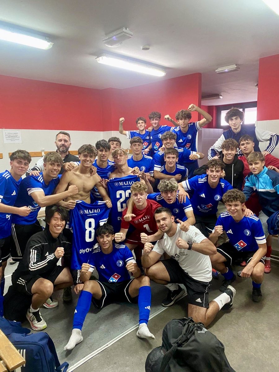 LasRozas_CF's tweet photo. CANTERA| @RayoVallecano 2-2 Juvenil B

⚽️ Diego
⚽️ Pablo

Primer parte donde al EQUIPO de @germancastro__ le cuesta hacer juego ofensivo pero una gran segunda parte, con dominio total y múltiples ocasiones le permite empatar en la última acción.

#CorazonAzul | 💙
#MetodoLRZ https://t.co/hiePWhspIQ