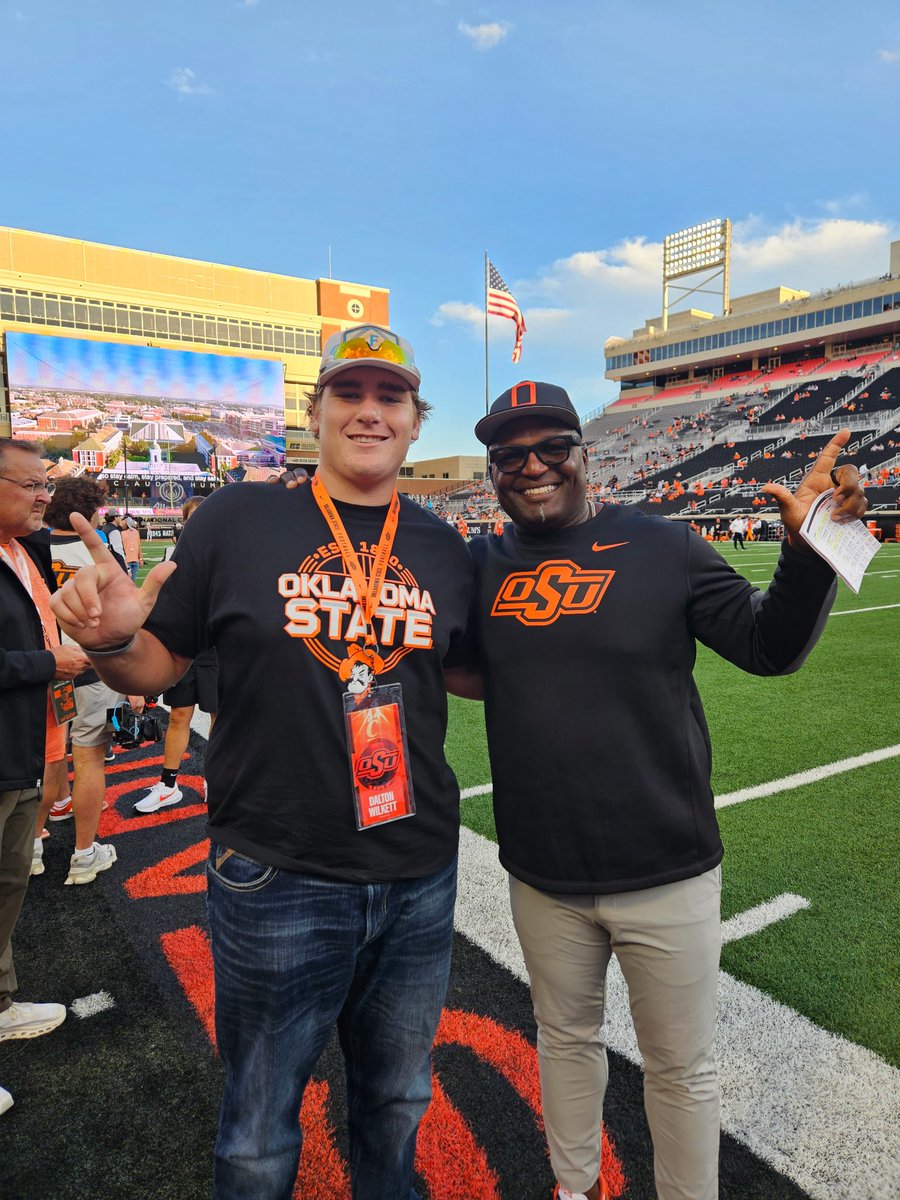 DWilk74_'s tweet photo. Had a great time at @CowboyFB last night! Thank you to @CoachZAllen @KWright_7 @AnrewMitch @CBassett_OSU for having me out!!!

#GoPokes 🤠 https://t.co/x85En678xN