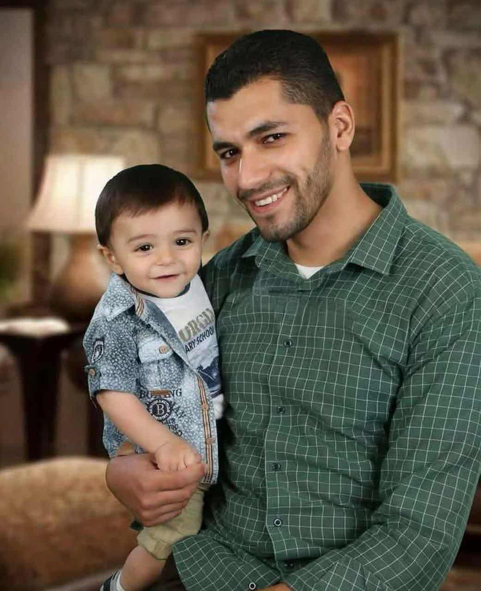 yaseenizeddeen's tweet photo. أجهزة أمن السلطة تقوم باختطاف الأسير المحرر مصعب قوزح من طولكرم، علمًا بأنه أفرج عنه في صفقة التبادل الأخير ولم يتعافى من أمراض السجن ولا يستطيع الوقوف جيدًا.

ما هو الأمر المهم الذي يريدونه منه؟ أم يريدون الاثب��ت للاحتلال أنهم يستطيعون خرق الاتفاقية نيابة عنه؟

علمًا بأنه اعتقل قبل عام وكان موقوفًا ويتوقع حكمًا بالمؤبد لمشاركته في عمليات للمقاومة.

ياسين عز الدين