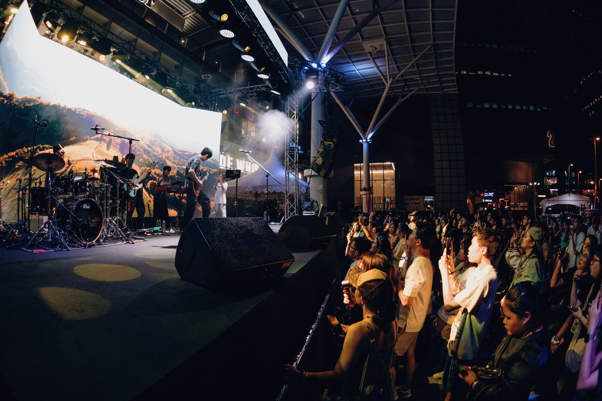 OWLWAIT's tweet photo. What an unforgettable night! ⚡
SHAUN lit up Suntec Plaza at #GrooveDriverFestival with emotion-packed electronic vibes 🙌

#SHAUN #OWLWAIT #ArtistBooking #MusicFestival #SingaporeEvents #LiveEvents https://t.co/BhdCSyvn0L