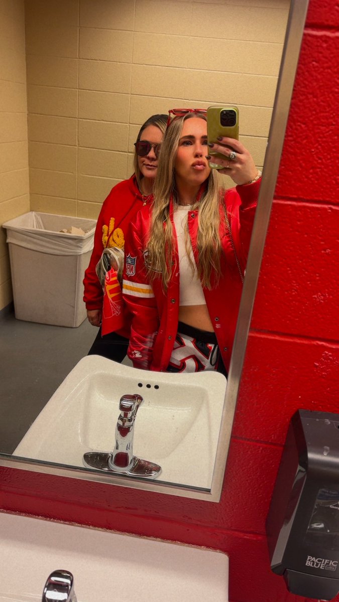 Let’s go CHIEFS!
#ChiefsKingdom