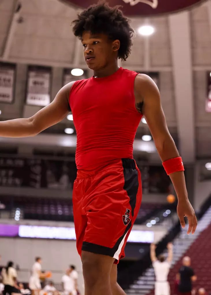 CoachBT_Turner's tweet photo. S/O to Former Dragons Standout Zyree Collins for appearing in his first preseason game vs SIU Friday night in Carbondale. 

He finished with 12Pts, 2Ast, 3Rebs for the Austin Peay Govs. 

Not a Bad Start Young Man!!!! 💚💚💚 https://t.co/RRTg7QaptD