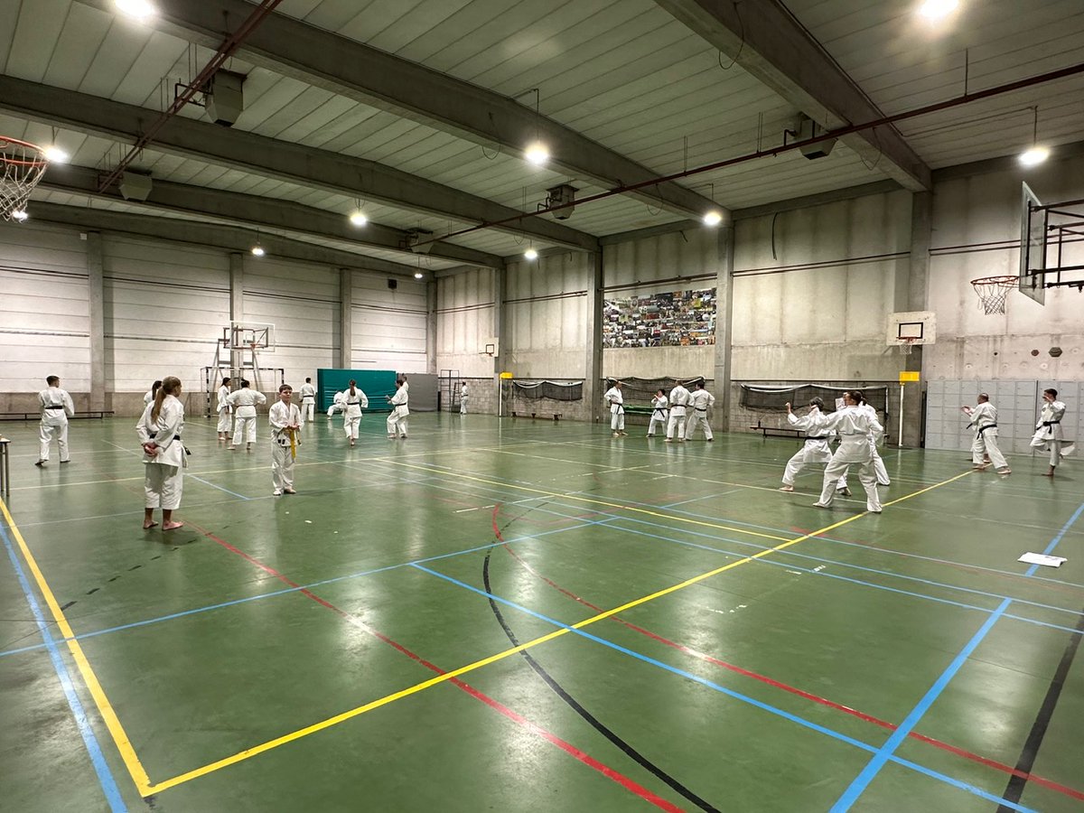 KyoshiSimon's tweet photo. Sakura-Dojo – HUY
Karate Seishin Kai Motobu-ha
Envie de pratiquer une discipline sans compétition, pour te dépasser plutôt que te comparer ?
Le karaté pour tous les âges – enfants et adultes – dans une ambiance de respect, de confiance et de sérénité.
 https://t.co/ormczeh22N https://t.co/LU8MvAsJ8t
