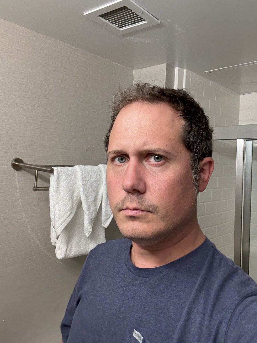 Why have I aged 10 years in the past 3 years 

left: 2022
right: 2 weeks ago 

A litttle weight gain is probably part of it but damn