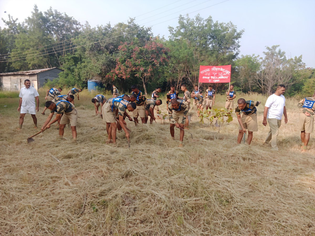 Enthusiastic Praharis of STC BSF Chakur carried out a spirited cleanliness drive ahead of Diwali as a part of Special Campaign 5.0 spreading festive vibes and message of cleanliness in the campus and  near by villages area of chakur
<a href="/SwachhBharatGoi/">Swachh Bharat GoI</a> 
<a href="/PMOIndia/">PMO India</a>
<a href="/DARPG_GoI/">DARPG 🇮🇳</a>