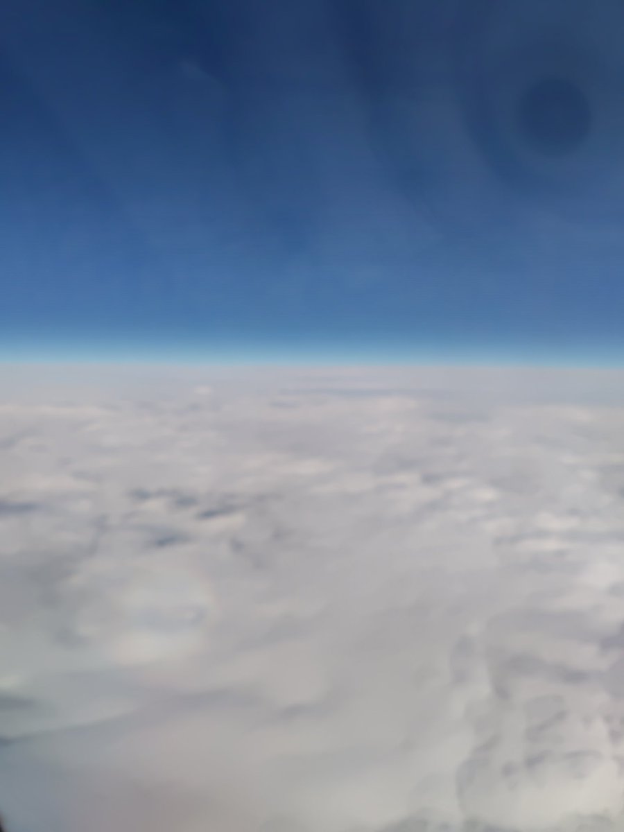 evinyu's tweet image. 今日のANA仙台→博多便にてブロッケン現象に遭遇！
みんないい事ありますように！