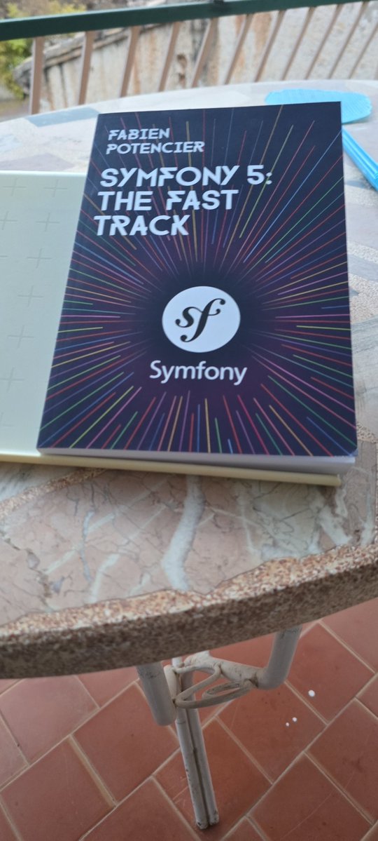 _DevNIX's tweet image. ¡Por fin apareció mi libro de @symfony 5 autografiado!