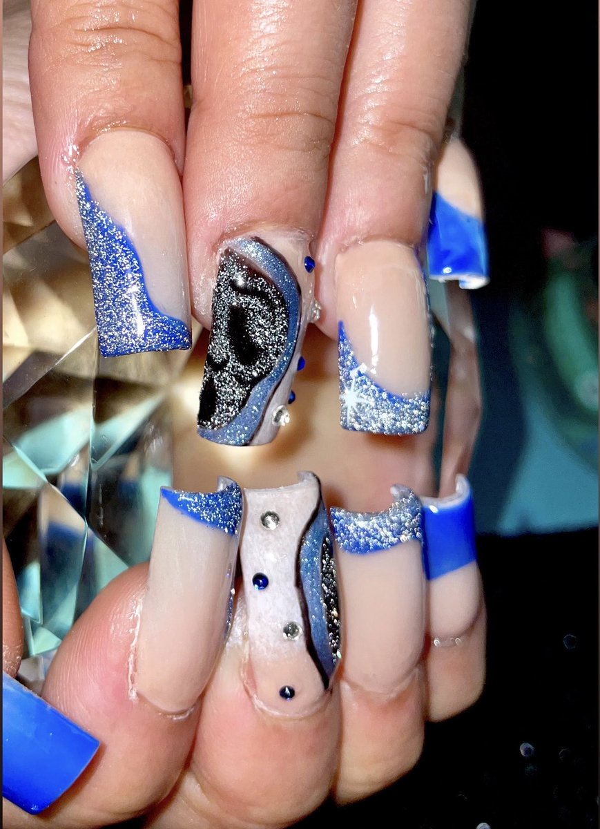 TatiYuDigg's tweet image. Hand drawn glitter Ghost Face nails 🔪✨ her favorite set by far🫶🏻😌😍Trying something new this Halloween💙— book your spooky set w/ me #paradisenailz #spookycute #blue #ghostface #bookme