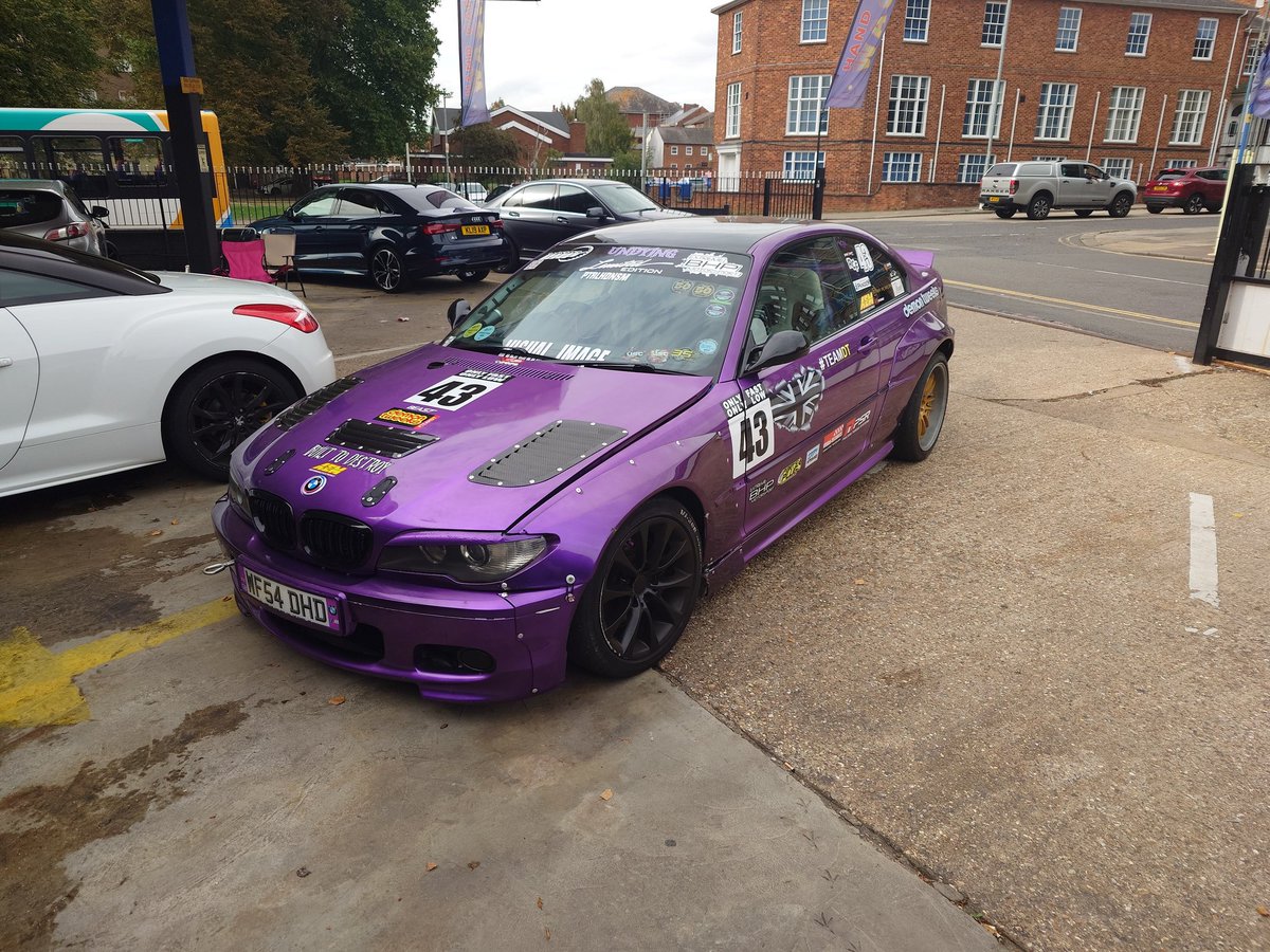 RubyKitsuneFox's tweet image. Any one going to @cfconvention next year, a team member from my Drag racing team will be taking the Team van and I will be bring Nagash to motorfurs, for it last send off.
Just before the MOT Runs out.
So come see the Nagash Drag Racing Team in full, feel free to ask questions.