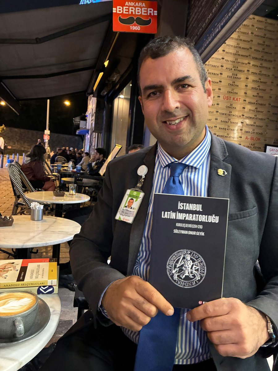 Kendi kitabım çıkmış gibi sevindim. Can dostum Onur Geyik'in <a href="/OnurGeyik94/">Onur Geyik</a> çok önemli bir konu olan İstanbul Latin İmparatorluğu hakkındaki akademik çalışması Kabalcı Yayınları'ndan <a href="/Kabalcikitap/">Kabalcı Kitap</a> çıktı. Görür görmez aldım. Tarihle ilgilenen herkese ısrarla tavsiye ederim.