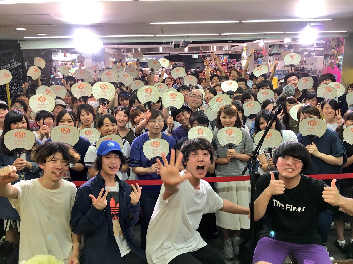 tamiyan1978's tweet photo. The Floorとは
札幌でも大阪でも
楽しい思い出ばっか

1.見放題前夜祭(みんなでライジング団扇)
2.ライジングサン！
3.大阪来たらいつも民宿(タミヤド)
4.フロア企画OSAKA MUSE https://t.co/cqMioL0RyU