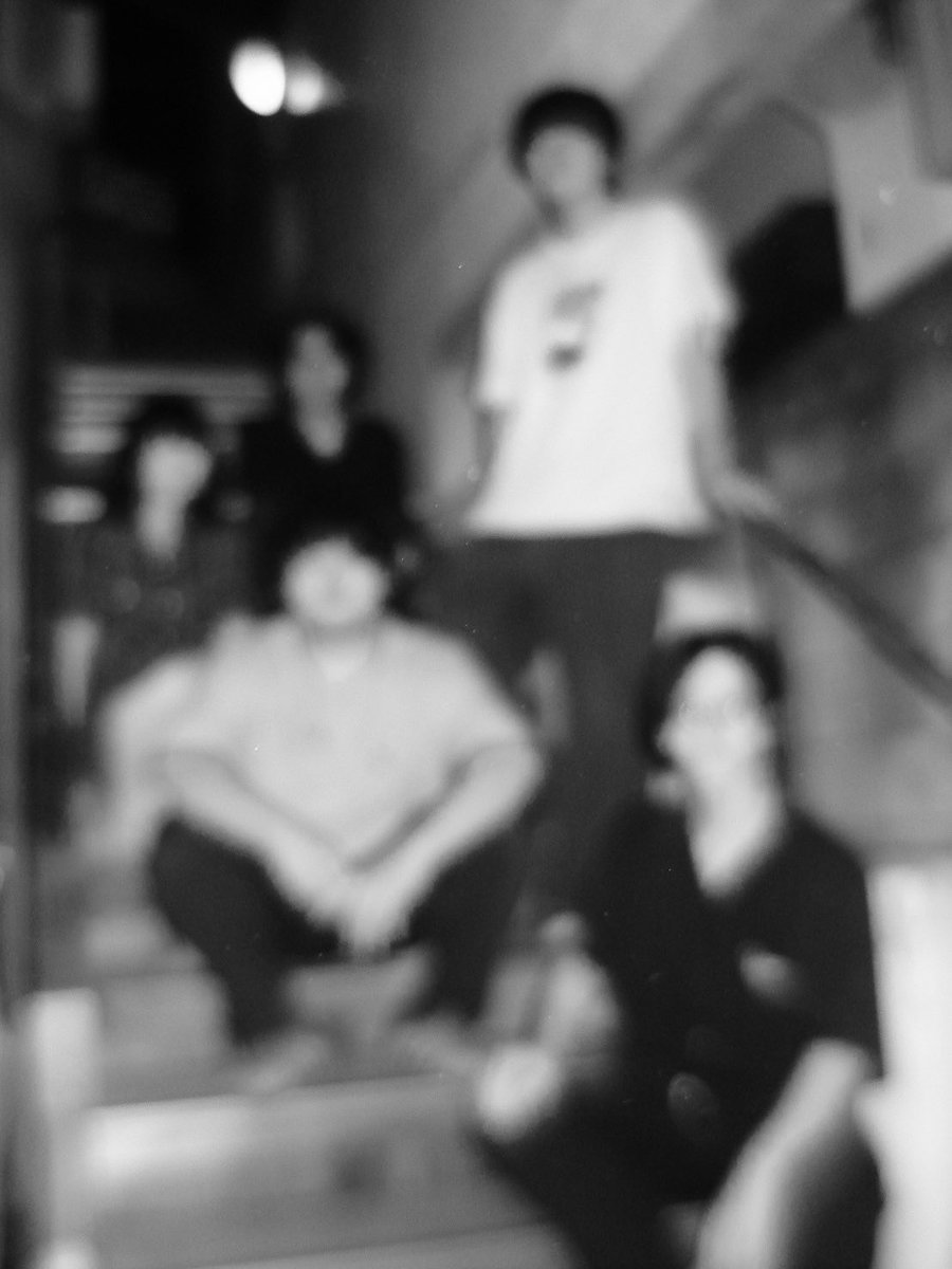 明暮舎

vo/gt resan <a href="/re__sann/">れーさん</a>  
ba/cho yuzuki <a href="/yuzu_desune6/">🍋</a> 
sup vo/ag 祈依 <a href="/14_iyo_/">祈依</a> 
sup gt/cho リンイシヅカ <a href="/rin__3614/">リンイシヅカ</a> 
sup dr 問川和輝　<a href="/__KazuKk_6/">和輝</a>

movie/edit 野田優冶　 <a href="/yuyuyu_5508/">Yuya Noda</a>
photography 田中瑶実　<a href="/tanaka_tamami_/">たなか　たまみ</a> 
art direction/graphic design 太田魁