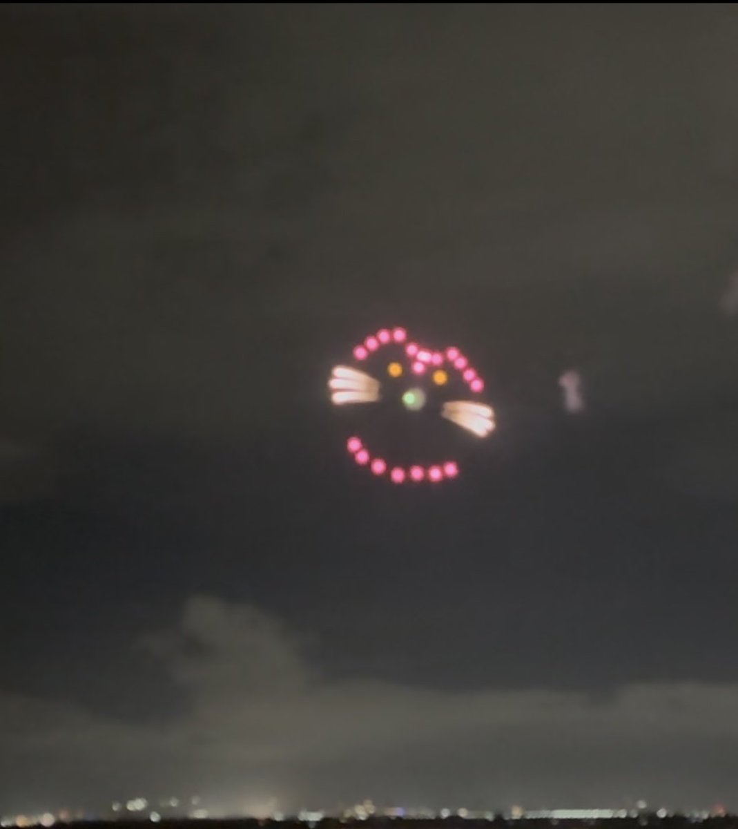 _yochan__'s tweet image. 💡やったこと
《JPIN》モデリング

計:3時間

💪感想
アーカイブ、読書会に参加
昨日は江ノ島花火へ🎆
超風で髪の毛ぐちゃぐちゃ🤣
江ノ島だから？花火も猫🐱
犬もやってー🐶

#RaiseTech
#Java
#今日の積み上げ
#学習記録 
#JPIN 
#江ノ島花火大会