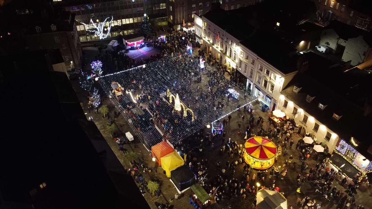 Warwick_DC's tweet photo. A season of sparkle is set to begin next month as our four towns and surrounding villages light up the district for the Christmas season! 🌟

Read more: https://t.co/g1qaqarf6m https://t.co/zdAmm8Su5y