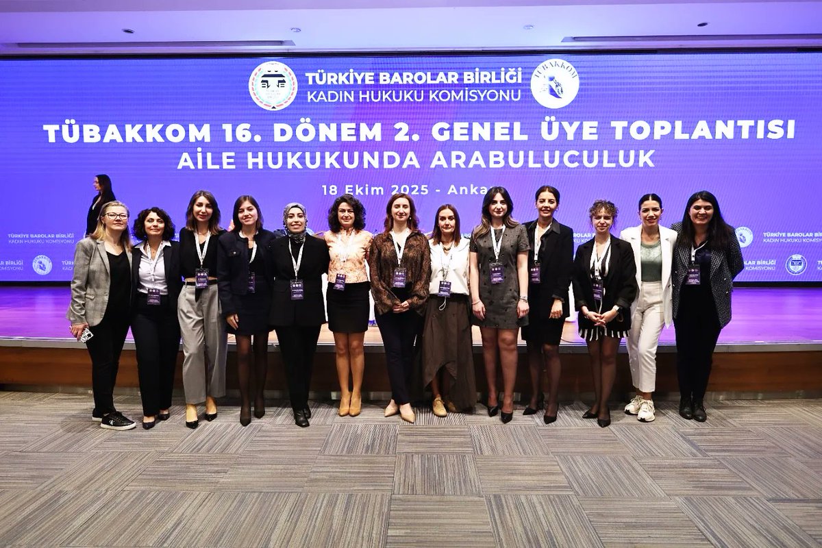 esikplatformu's tweet photo. 🟣 Tüm baroların kadın hakları merkezleri ve komisyonlarından kadın avukatlar, Türkiye Barolar Birliği (TBB) Kadın Hukuku Komisyonu (TÜBAKKOM) 16. Dönem 2. Genel Üye Toplantısı’nda bir araya geldi.

Siyasal iktidar tarafından getirilmesi planlanan “aile arabuluculuğu” konusundaki toplantıda söz alan TÜBAKKOM Koordinatörü Av. Bahar Gültekin Candemir, öncelikle aile hukukunda arabuluculuk müessesesine ihtiyaç olup olmadığının belirlenmesi gerektiğine dikkat çekerek;

💬 “Türk Medeni Kanunu madde 166/3 zaten eşlerin boşanmanın hukuki sonuçlarında anlaşmaları halinde hakim onayı ile yargılama yapılmaksızın boşanmalarına imkân sağlamakta; çocuk ve tarafların yararı için hakime re’sen değişiklik yapma yetkisi tanımaktadır” dedi.

💬 “Çocuğun velayeti konusunda, sosyal inceleme raporu, çocuğun beyanı ve diğer delilleri değerlendirerek en iyi kararı vermesi gereken hakimlerdir” diyen Candemir, hakimin nafaka konusunda da taraflar arasında bir anlaşma olması halinde, bu anlaşma uyarınca karar vermesinin mümkün olduğunu söyledi. 

Ülke çapında barolardan gelen tüm kadınların ortak sözü ise net:
“Aile hukukunda arabuluculuk istemiyoruz. Medeni Kanun’un boşanma ile ilgili hükümleri her şeyi karşılamaktadır.”

#AileArabuluculuğunaHayır ‼️
#MedeniYasa kırmızı çizgimiz ‼️
#YasalaraDokunmaUygula ‼️

Kaynak: https://t.co/H2WMOoZlS6

@tubakkom @tbarolarbirligi