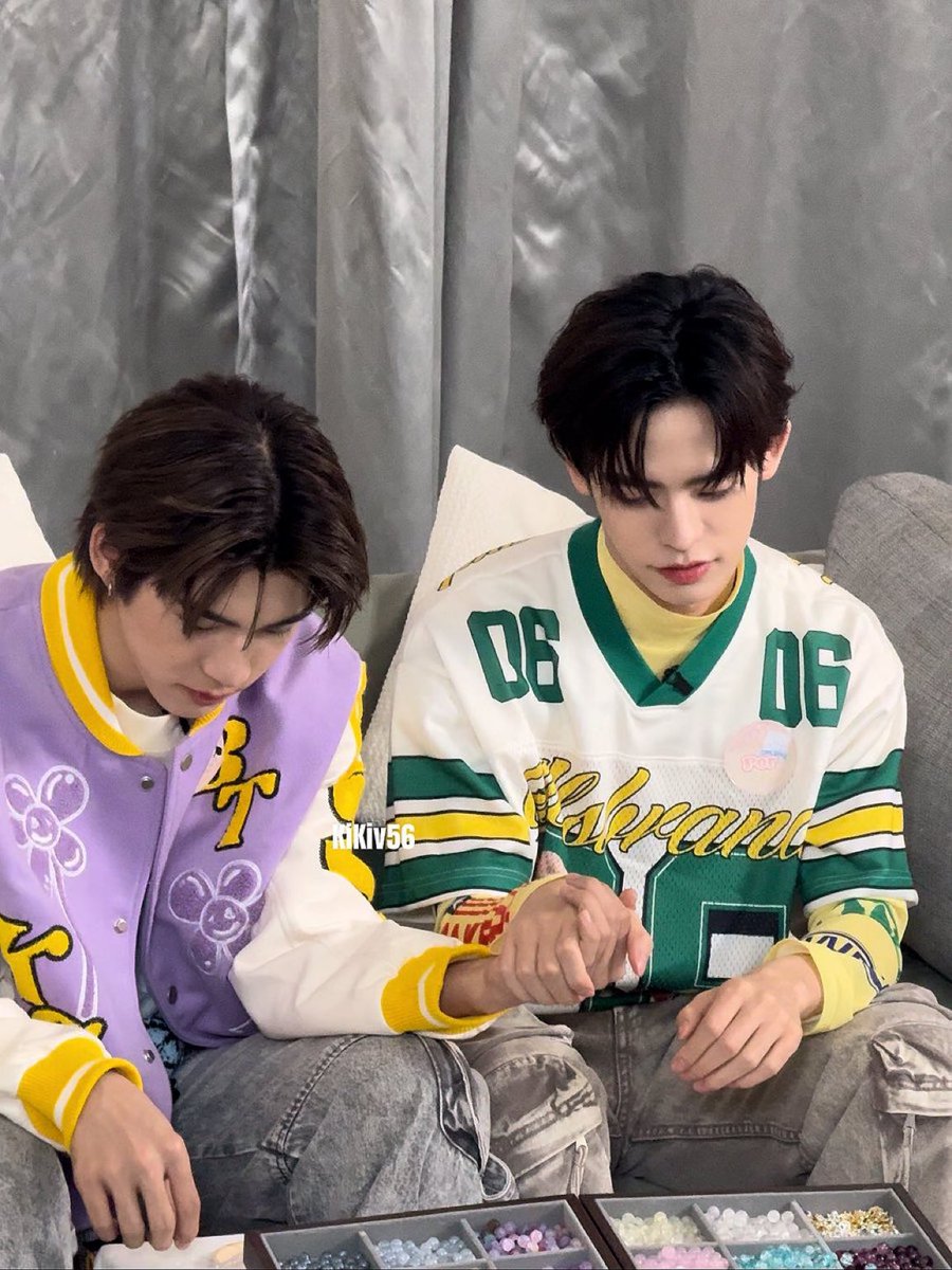 คู่อื่นจับมือคือเบสิคมาก แต่พอเป็นตี๋ตี๋ป๋อคือชั้นอยากโดดตึก ไม่ไหวแย้วเขินอะ y ㅡ y