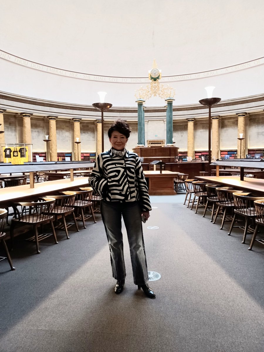 MancLibraries's tweet photo. Huge crowd for Jung Chang at Central Library today. Discussing her new bestselling memoir #FlyWildSwans! Thanks to @McrLitFest @WaterstonesMCR and @HarperCollinsUK. https://t.co/b7b5Jx3zPH