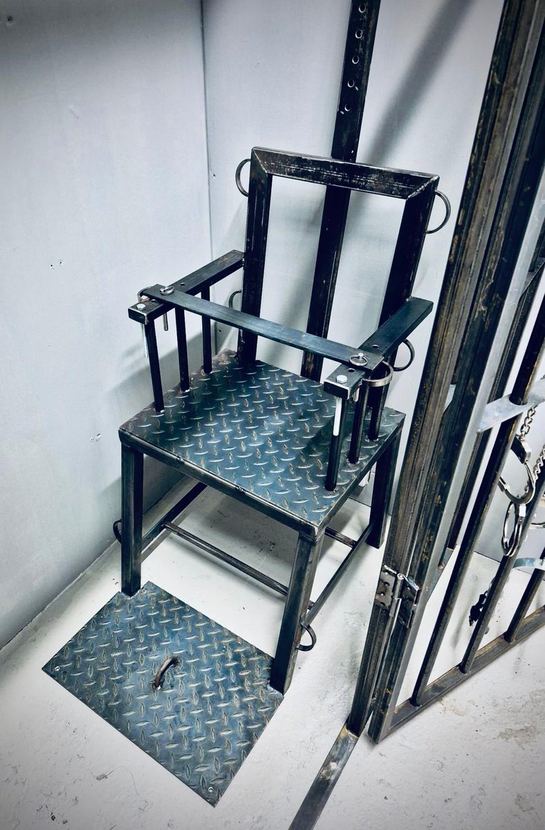 MissMalX's tweet photo. Very excited today, absolutely adore my new prison installation and custom chair by @Captivebdsm amazing work 🔥

Looking forward to Phase two in my chamber @houseofmaliceX 🔒 https://t.co/Yjy1N0FSBT