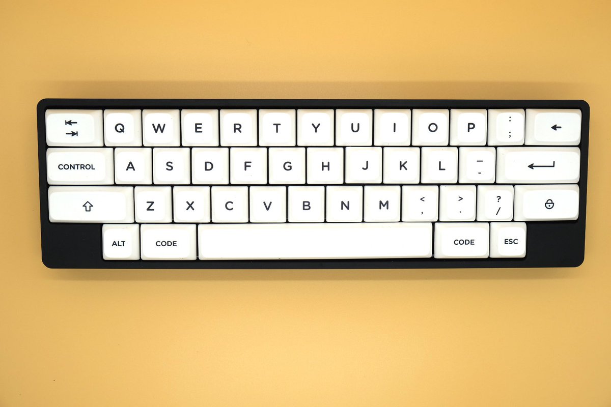 Name:prolong42
Keycap:PBS BoW
Keyswitch:Durock Ice King Linear
Mount:DumpingBall&amp;MountPin
3作目、流行りに乗らない非分割HHKBライクキーボードできました。近々noteに記事書きます。
#自作キーボード