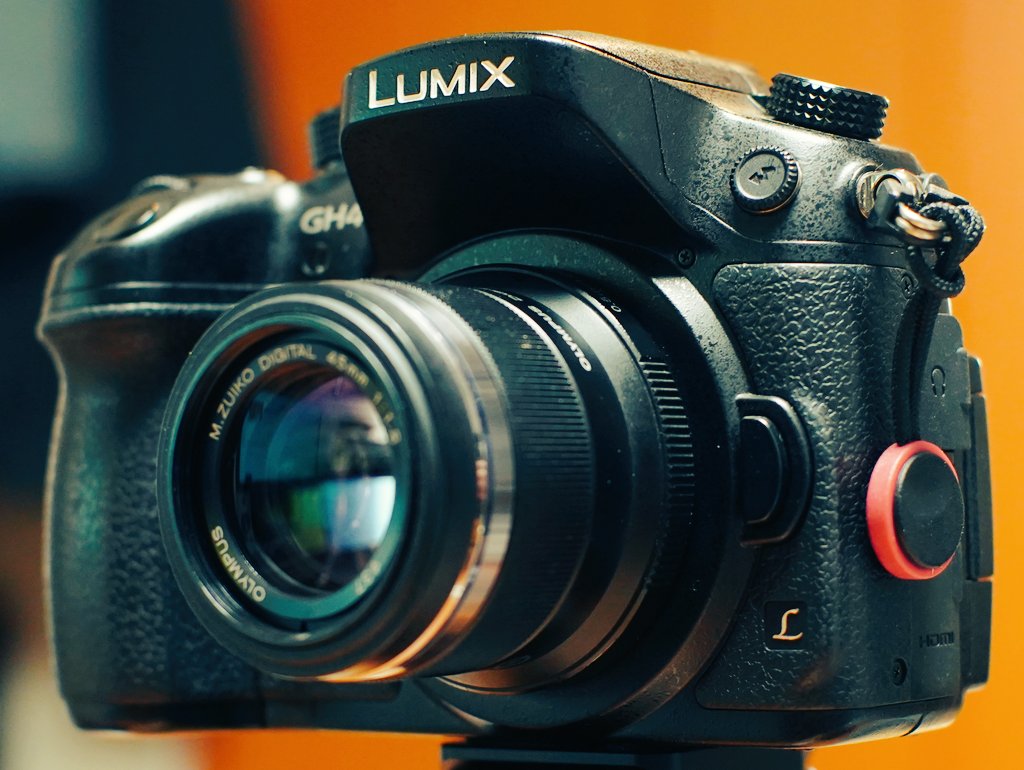 nicori_Daisaku's tweet image. 愛機の #α7c の
サブ機がほしくて
LUMIX #GH4 を
中古で安価に購入しました。

11年前に発売された
とても古いカメラなのですが
テスト撮影したらびっくり！

バッテリー駆動で
3時間以上持ちました
熱もぜんぜん熱くない！

4K撮影もできるし
素晴らしい！

大事にしよう
これからよろしくね。