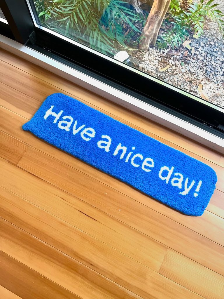 have a nice day! チャットの吹き出しをモチーフにしたラグマット 店頭