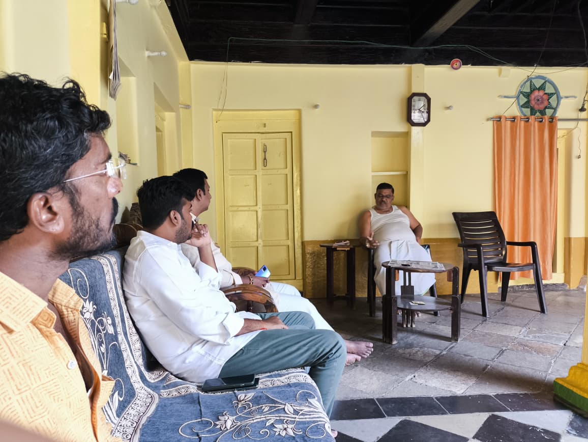 Harrsha S Guttedar BJP ( ಹರ್ಷಾ ಎಸ್ ಗುತ್ತೇದಾರ ) (@harshaguttedar7) on Twitter photo ಇಂದು ಆಳಂದ ಪಟ್ಟಣದಲ್ಲಿ ಬಿಜೆಪಿ ಹಿರಿಯ ಮುಖಂಡರಾದ ಶ್ರೀ ನಿಜಲಿಂಗಪ್ಪ ಕೋರಳ್ಳಿ ರವರ ಮನೆಗೆ ಭೇಟಿ ಕೊಟ್ಟು ಅವರ ಆರೋಗ್ಯ ವಿಚಾರಿಸಲಾಯಿತು.
#Aland ಇಂದು ಆಳಂದ ಪಟ್ಟಣದಲ್ಲಿ ಬಿಜೆಪಿ ಹಿರಿಯ ಮುಖಂಡರಾದ ಶ್ರೀ ನಿಜಲಿಂಗಪ್ಪ ಕೋರಳ್ಳಿ ರವರ ಮನೆಗೆ ಭೇಟಿ ಕೊಟ್ಟು ಅವರ ಆರೋಗ್ಯ ವಿಚಾರಿಸಲಾಯಿತು.
#Aland