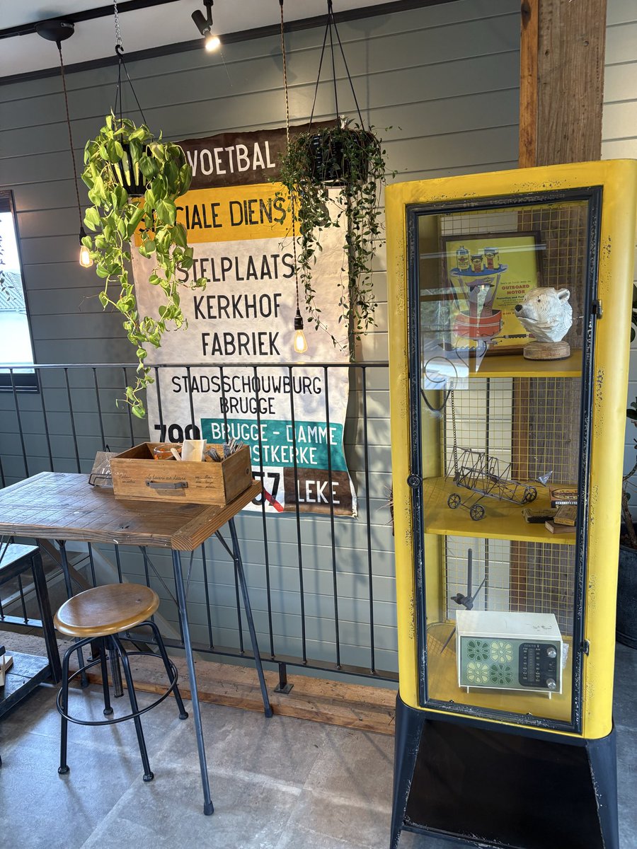 kappe3813's tweet photo. 住宅地の中にあるノスタルジックな雰囲気のあるカフェ☕️でお茶してますが他にお客さんいないので撮影しました📷 https://t.co/hwYqM8laRG