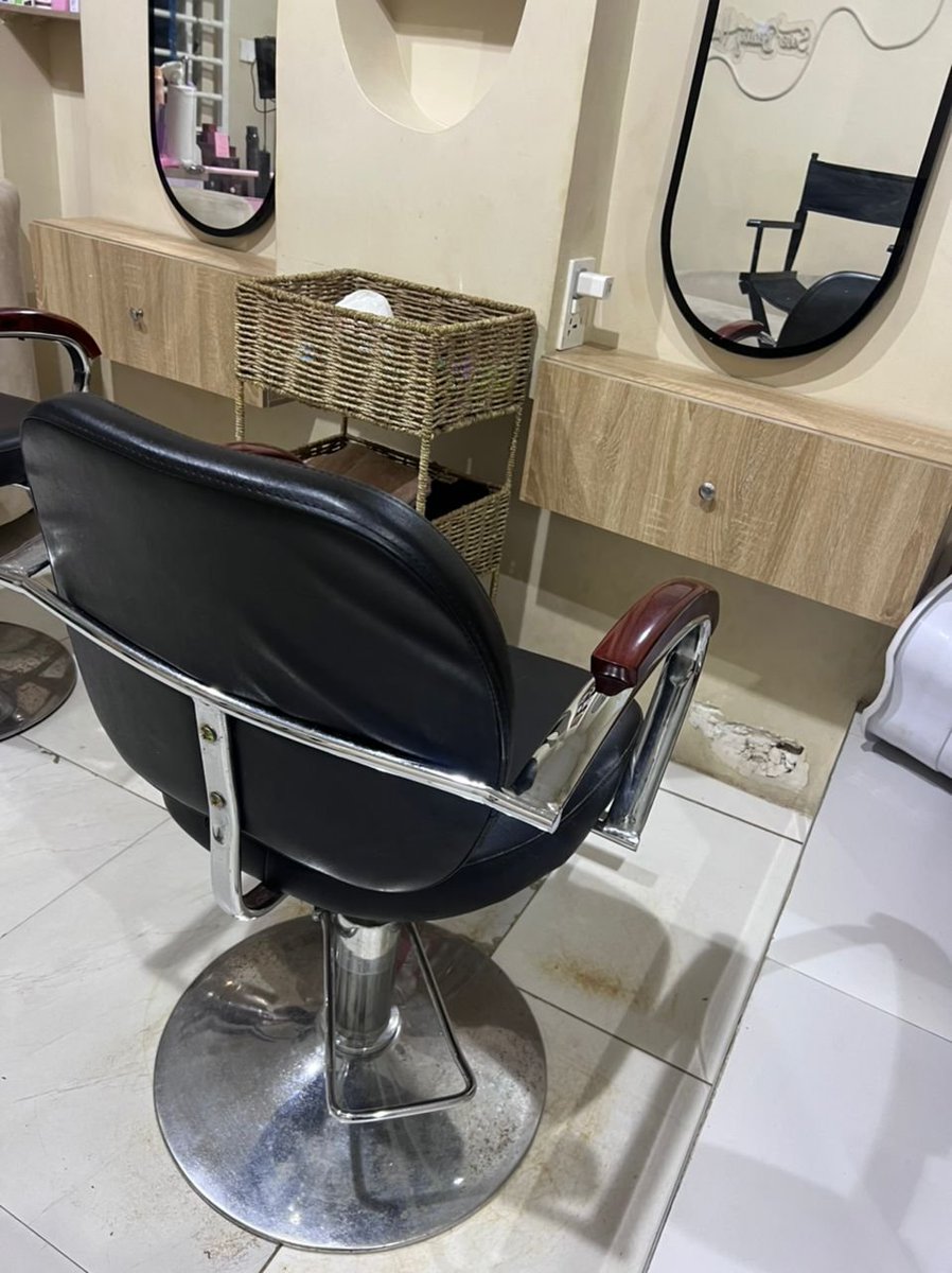 HumbleDeclutter's tweet image. Item: Two neatly used Salon chairs 
Price: 110k each 
Location: Agungi, Lekki
Defect: None. Very neat