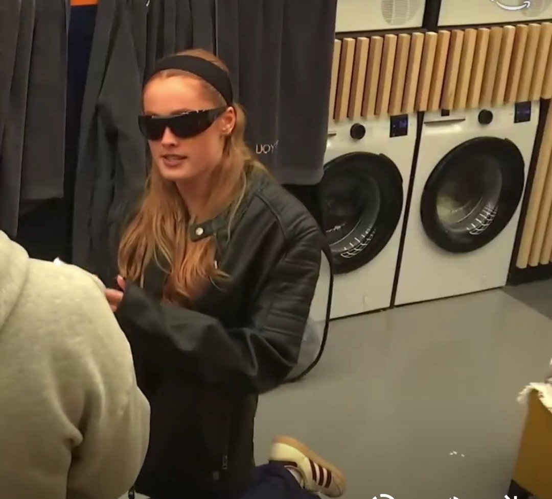 A VER SEÑORAS ESTO ES UNA SEÑAL. La pija ha dejado de ser pija, hay q completar esta metamorfosis con un dueto con Tinho <a href="/NoemiGaleraN/">Noemí Galera</a> <a href="/pablolluch_/">Pablo Lluch</a> <a href="/vickygom3z/">Vicky Gómez</a> #OTDirecto19O