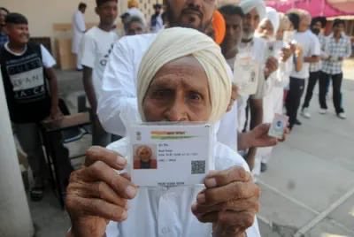 J_Harpreetsingh's tweet image. ਪੰਜਾਬ ਦੀ ਡੈਮੋਗਰਾਫੀ ਬਦਲਣ ਦੀ ਸਾਜ਼ਿਸ਼ ਬਾਰੇ ਮੈਂ ਪਹਿਲਾਂ ਵੀ ਪੰਜਾਬੀਆਂ ਨੂੰ ਚੇਤਾਵਨੀ ਦਿੱਤੀ ਸੀ। ਹੁਣ ਓਹੀ ਸਾਜਿਸ਼ ਵੋਟਰ ਸੂਚੀਆਂ ਦੀ ਸੁਧਾਈ ਰਾਹੀਂ ਅੱਗੇ ਵਧਾਈ ਜਾ ਰਹੀ ਹੈ ਤੇ ਇਸ ਦੀਆਂ ਜੜ੍ਹਾਂ ਪੱਕੀਆਂ ਕੀਤੀਆਂ ਜਾ ਰਹੀਆਂ ਨੇ।
ਇਸ ਸਾਜ਼ਿਸ਼ ਤਹਿਤ ਪੰਜਾਬ ਤੋਂ ਬਾਹਰ ਗਏ ਪੰਜਾਬੀਆਂ, ਖ਼ਾਸ ਤੌਰ 'ਤੇ ਸਾਡੇ ਨੌਜਵਾਨਾਂ ਦੀਆਂ ਵੋਟਾਂ…