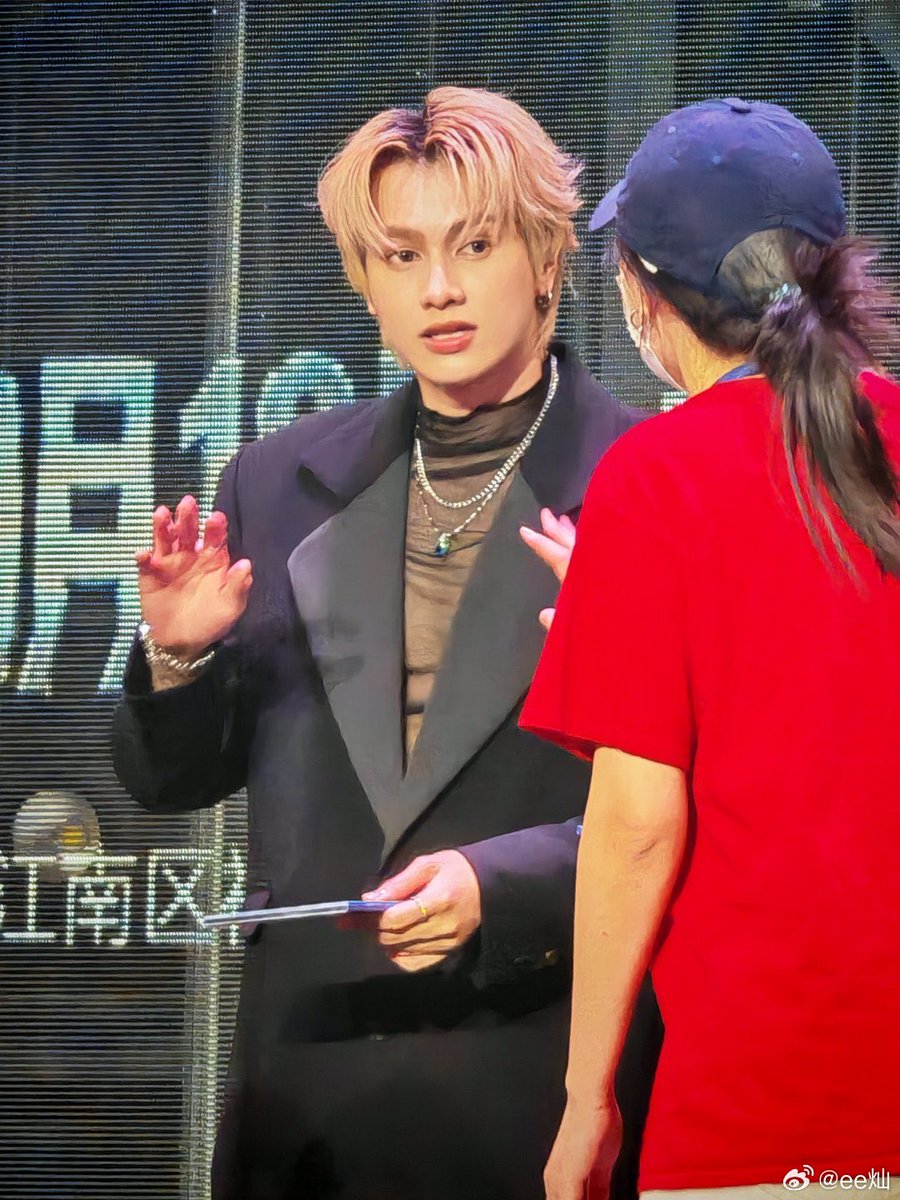 mylykn4you's tweet image. NOW THIS OUTFIT IS INSANE 🔥
Smart looks so good in it, its giving rich CEO vibes 🫦 someone please ask him to take that jacket off 😭🙏🏼
SmartCSNP in Nanning
#SmartCSNP1stMiniAlbumFM