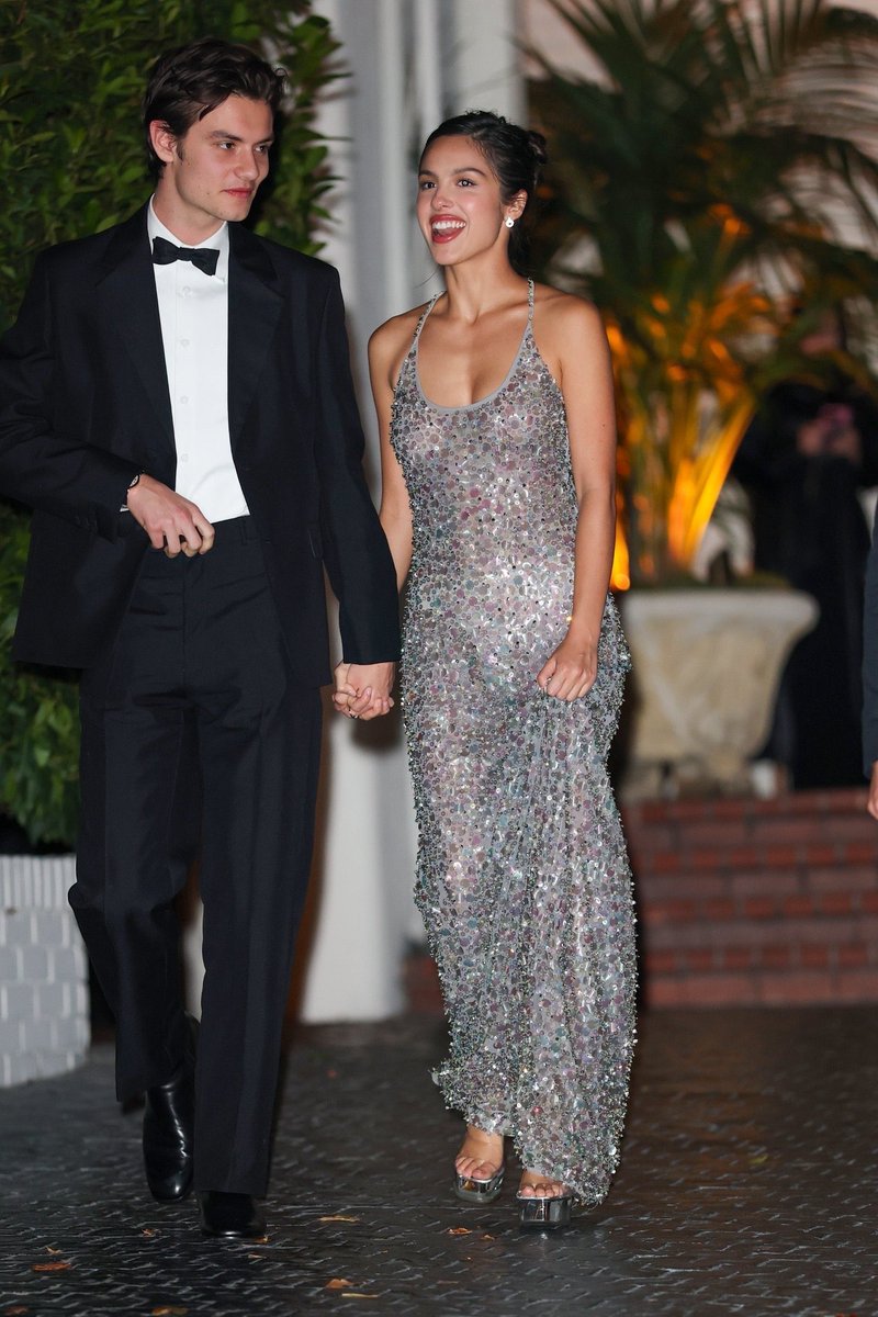 DailyRodrigo's tweet image. Olivia and Louis Partridge leaving Armani’s afterparty for the Academy Museum Gala last night!