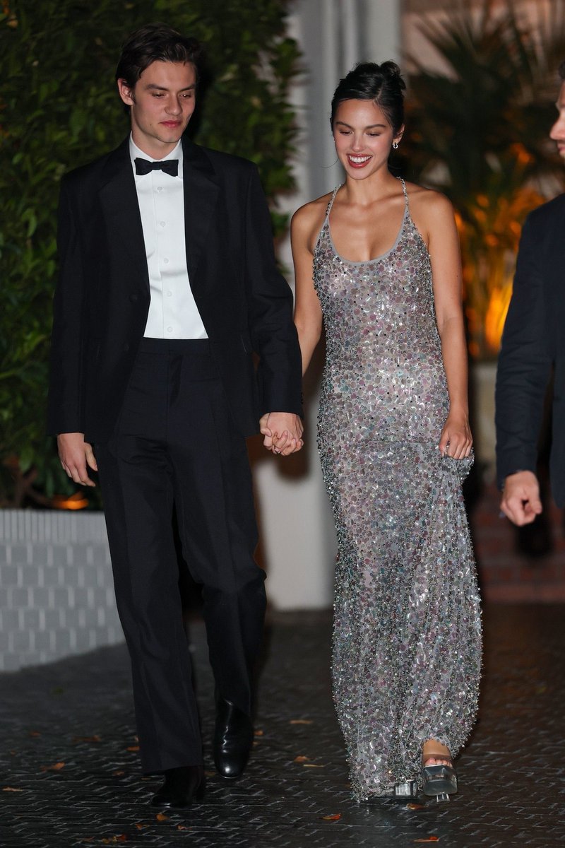DailyRodrigo's tweet image. Olivia and Louis Partridge leaving Armani’s afterparty for the Academy Museum Gala last night!