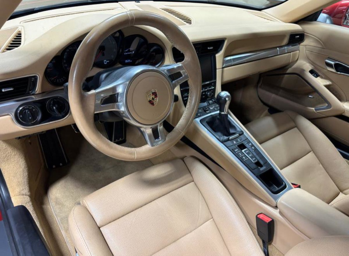 Something absolutely timeless and perfect about the 991.1

Not too old and dated but also not too new and electric.

Body lines aren’t too sharp, while still not bloating. 

Natural aspiration keeps it particularly raw and engaging. 

Especially with three pedals.