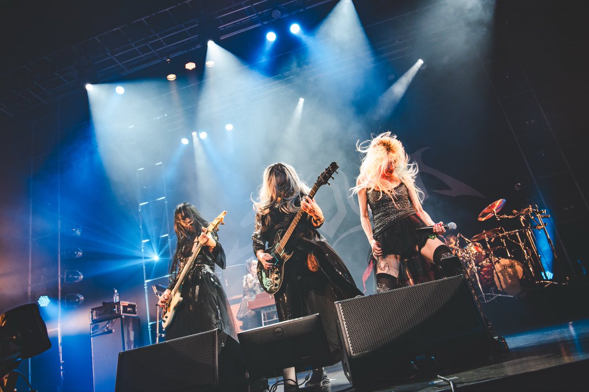 本日は40周年記念 「無限」ツアー東京EXシアター公演にご来場いただき