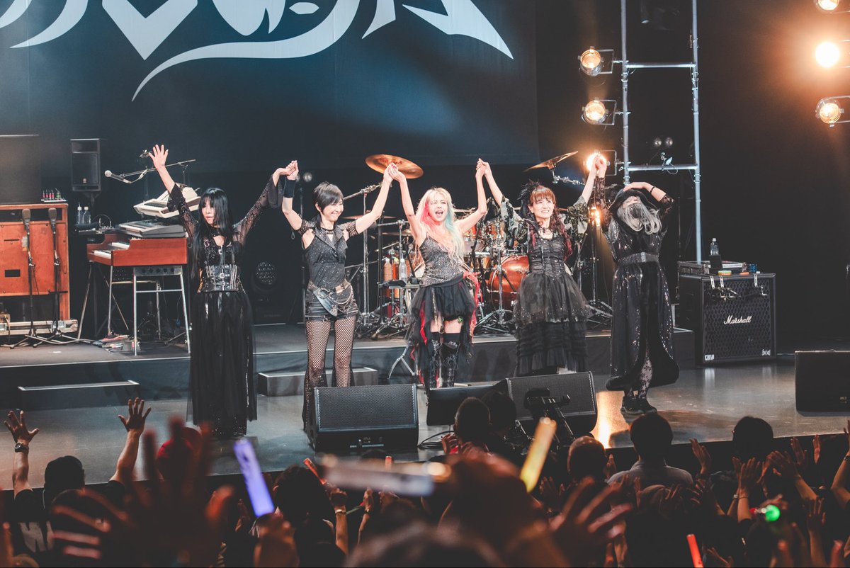 本日は40周年記念 「無限」ツアー東京EXシアター公演にご来場いただき