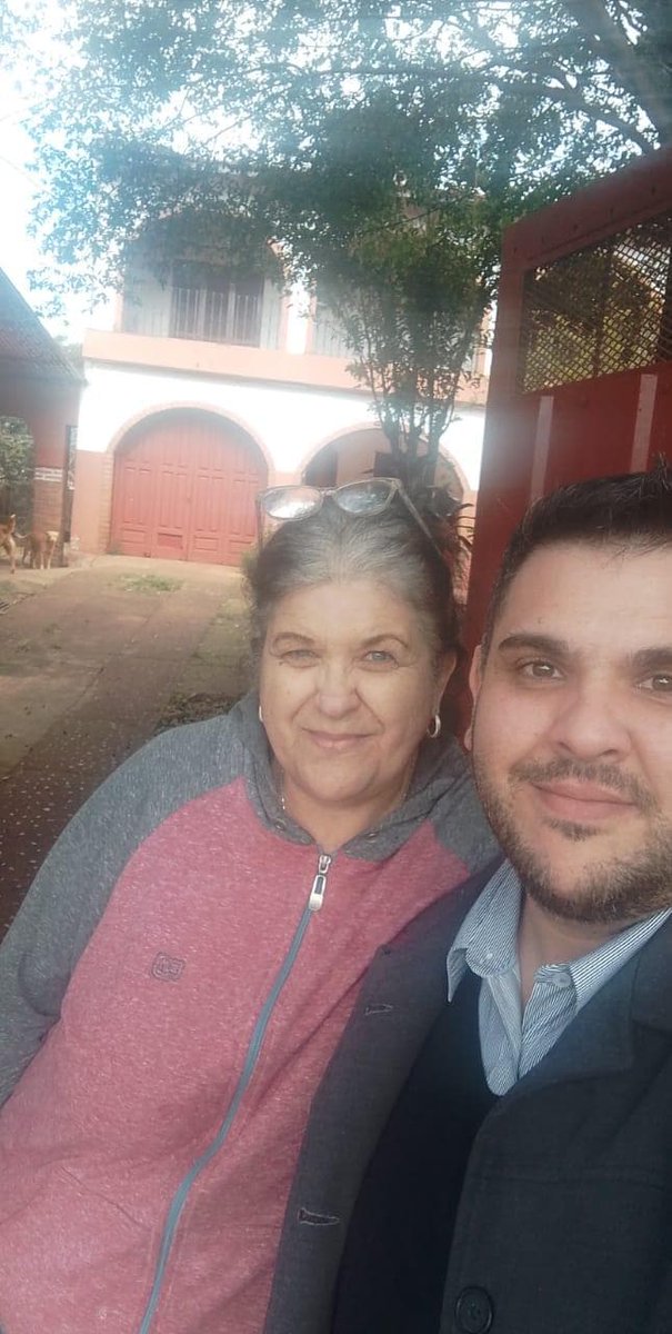 Foto de Graciela Mercedes mi Mamá hermosa con su hijo preferido de los 8 😂♥️♥️
Gracias a Dios  por tenerte y existir TE AMO MUCHO MAMITA